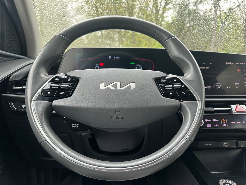 Used 2023 Kia Niro EX FWD image 5