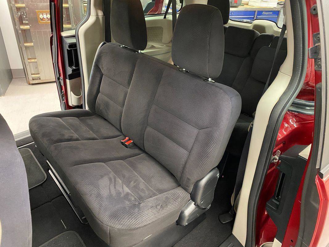 Used 2014 Dodge Grand Caravan American Value Package w/ UConnect Hands-Free Group image 19