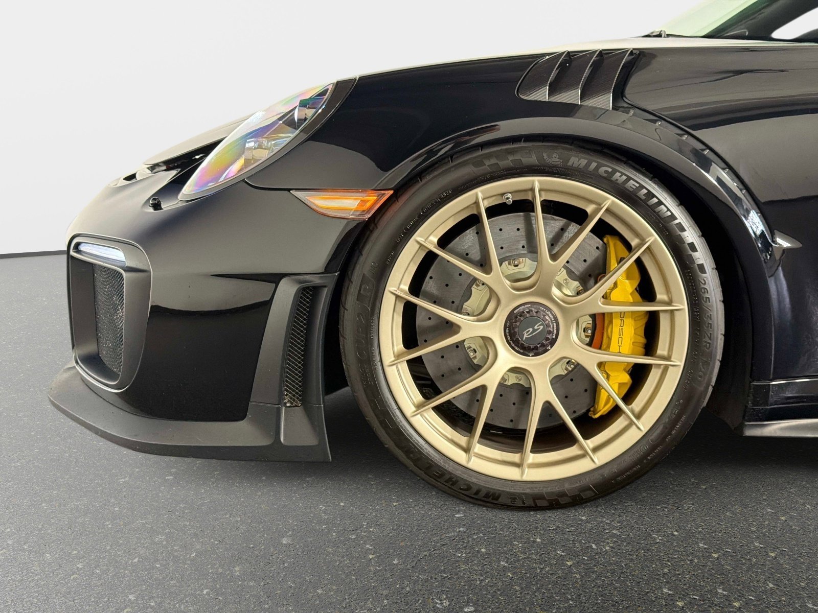 Used 2018 Porsche 911 GT2 RS w/ Weissach Package RWD image 12