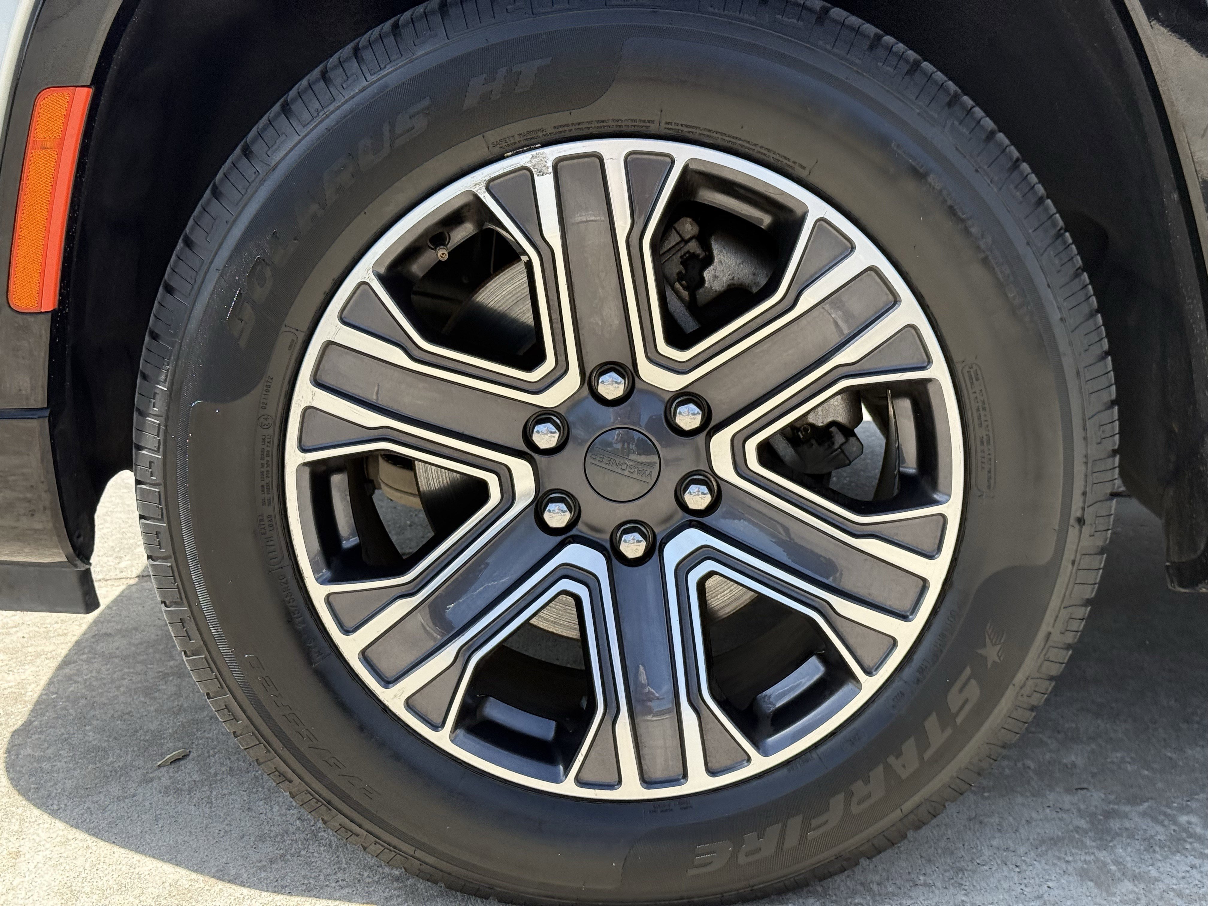 Used 2024 Jeep Wagoneer L Series II w/ Flexible Seating Group image 12