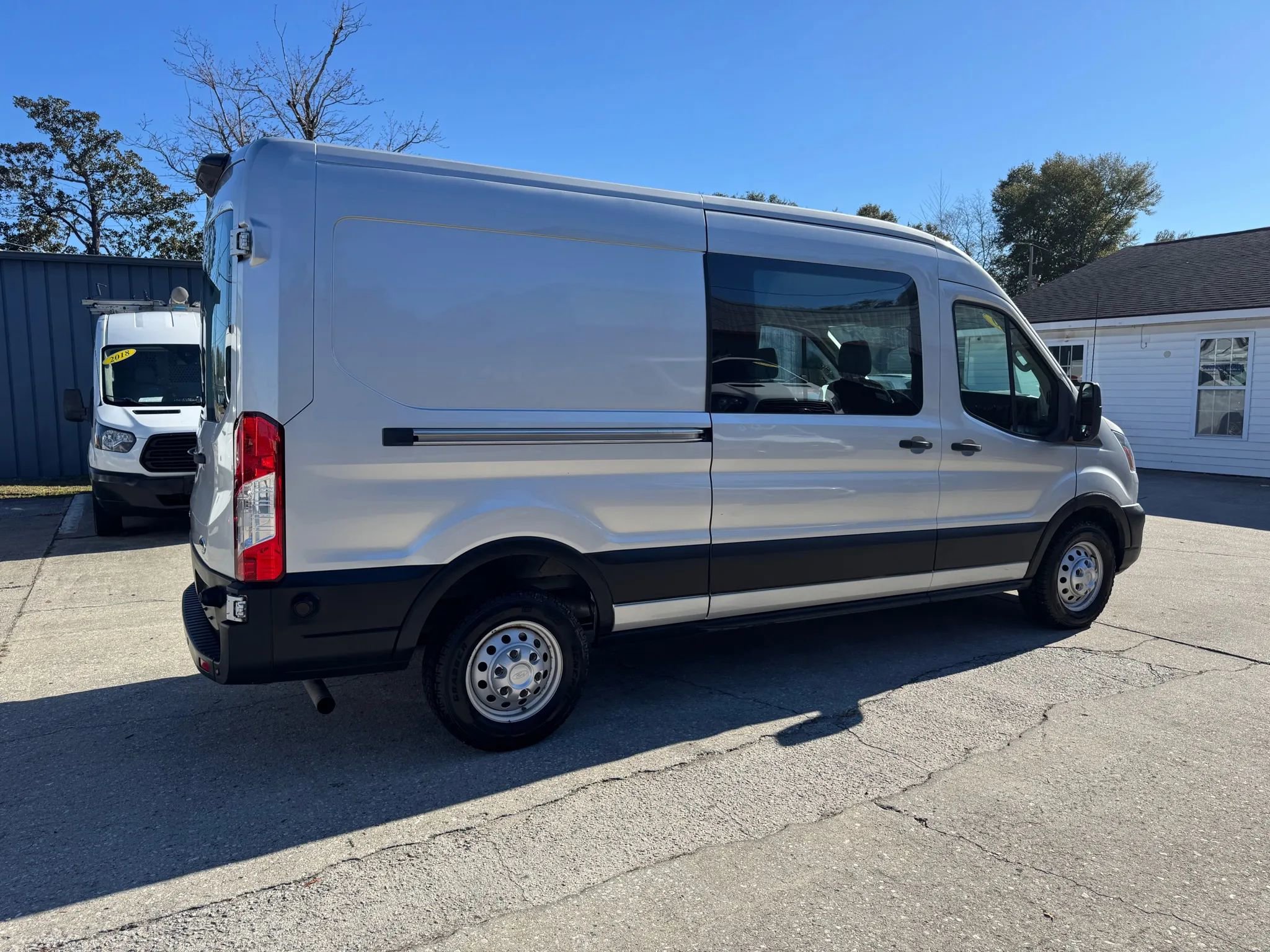 Used 2020 Ford Transit 250 Medium Roof AWD image 28