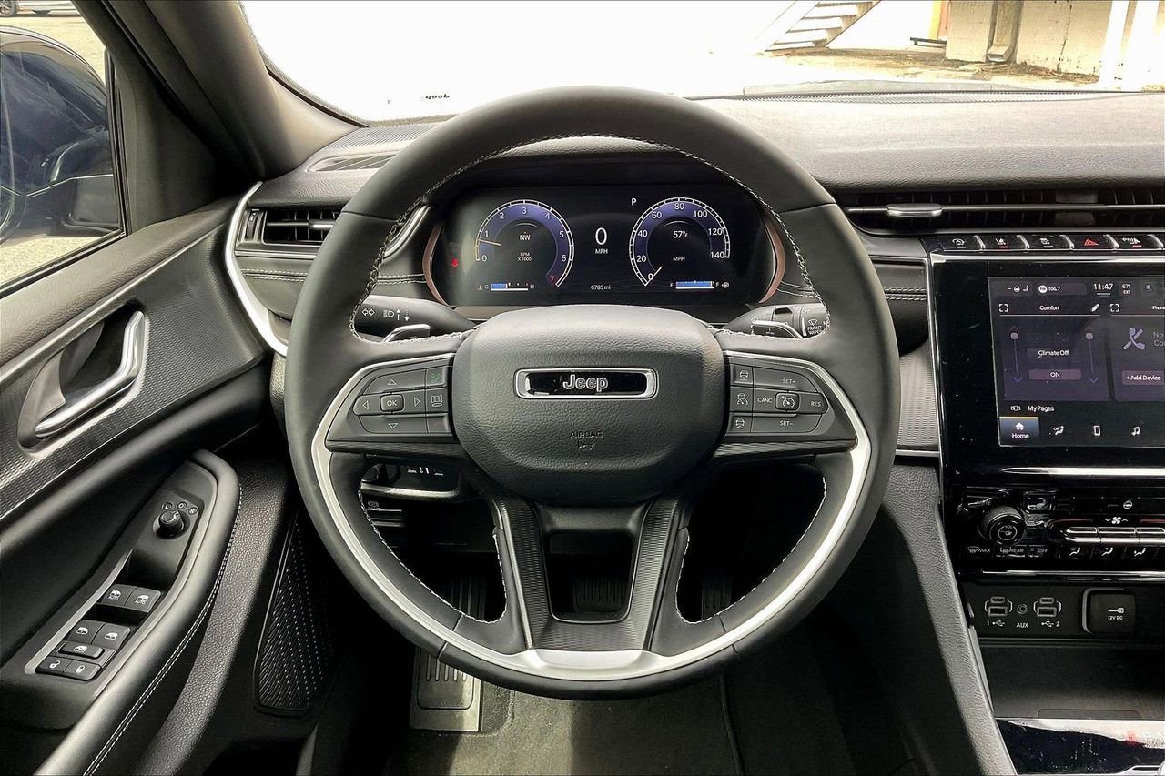 Certified 2025 Jeep Grand Cherokee L Altitude image 10