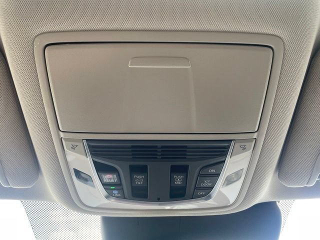 Used 2024 Acura RDX SH-AWD w/ Technology Package image 31