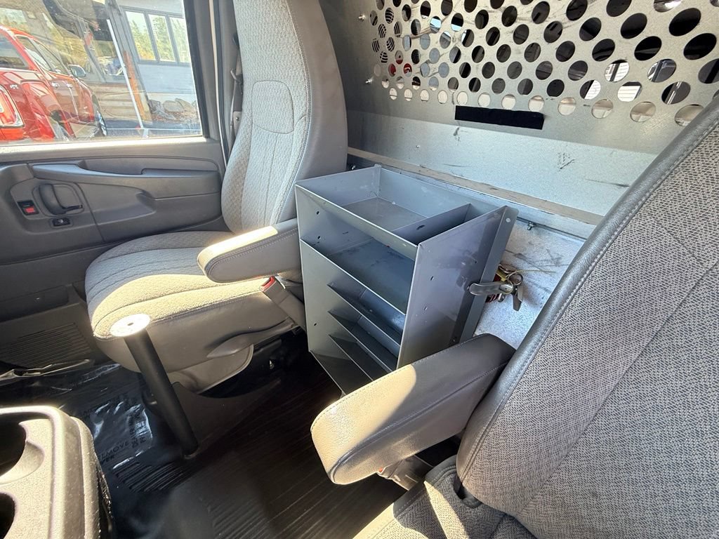 Used 2015 Chevrolet Express 3500 RWD image 21