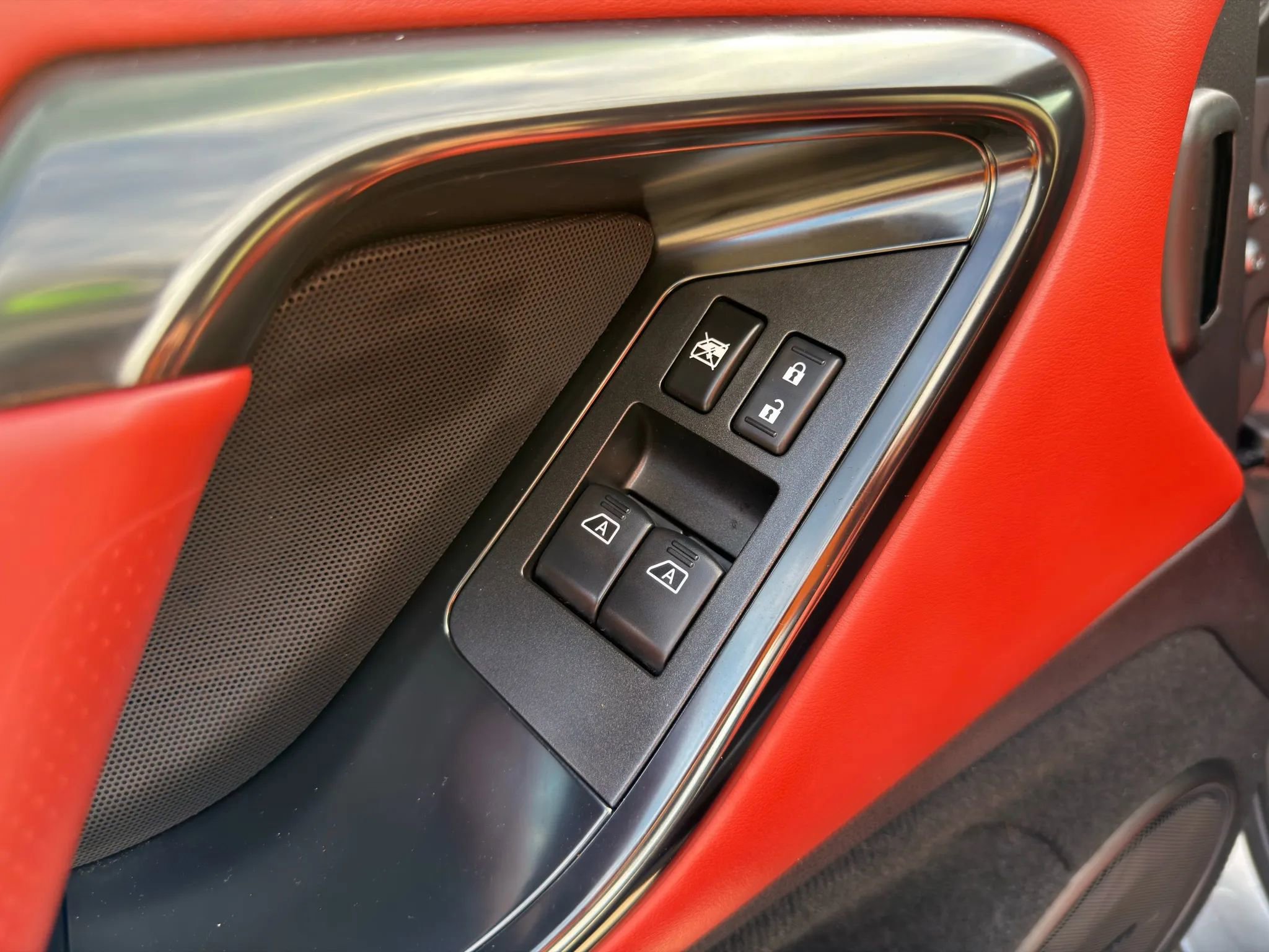 Used 2024 Nissan GT-R Premium w/ Premium Interior Package image 31