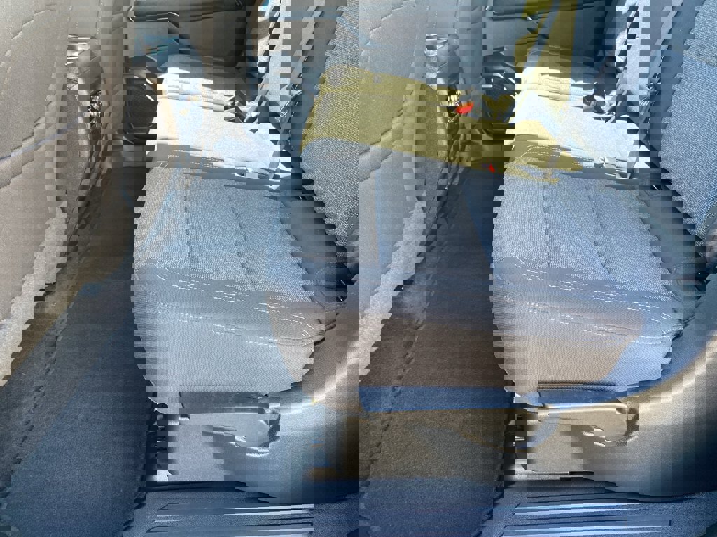 Used 2025 GMC Acadia Elevation image 16