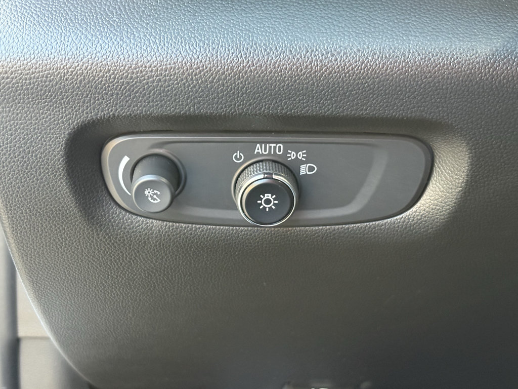 Used 2023 Chevrolet Traverse LT FWD image 13