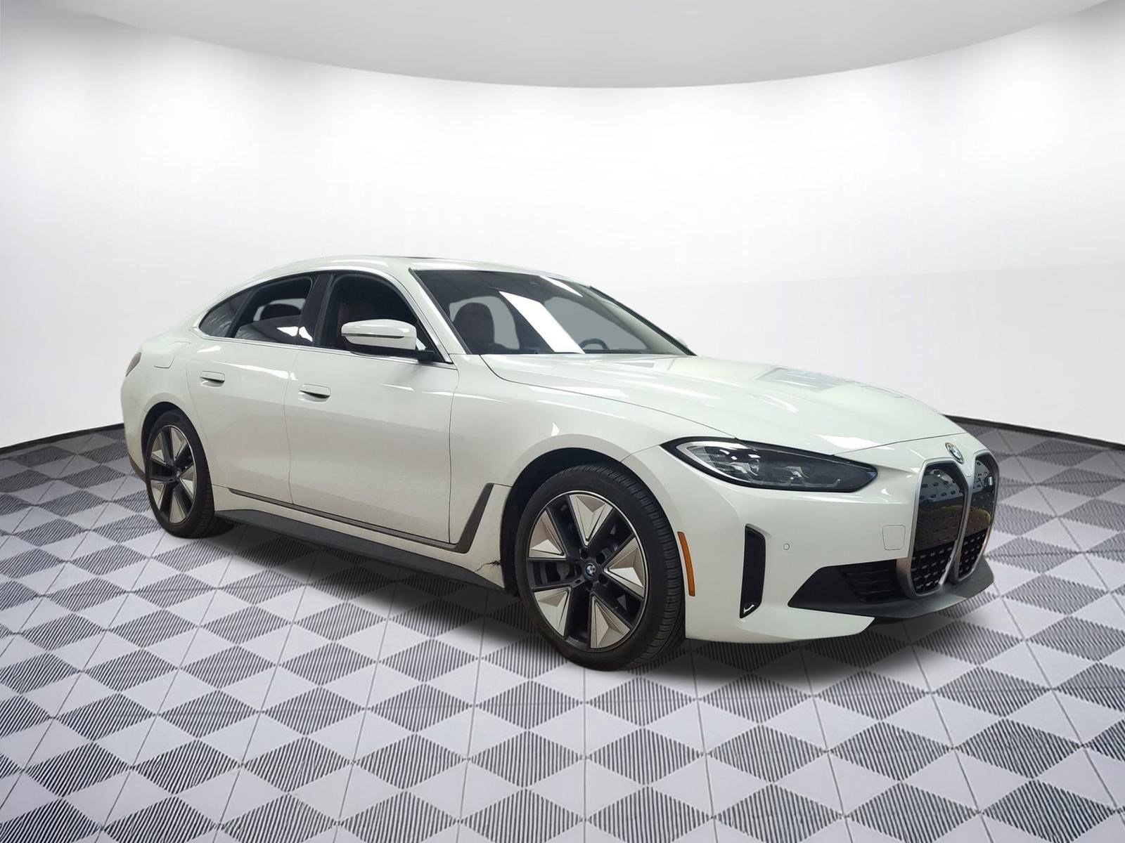 Used 2023 BMW i4 eDrive35 w/ Premium Package image 6