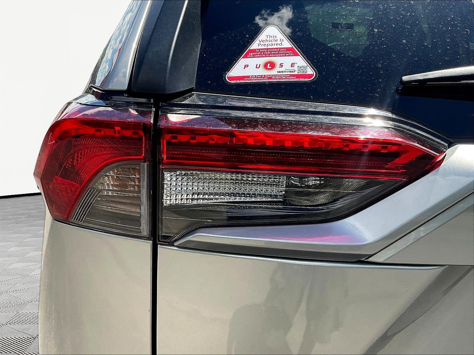 Used 2019 Toyota RAV4 XLE Premium w/ Cold Weather Package AWD/4WD image 24