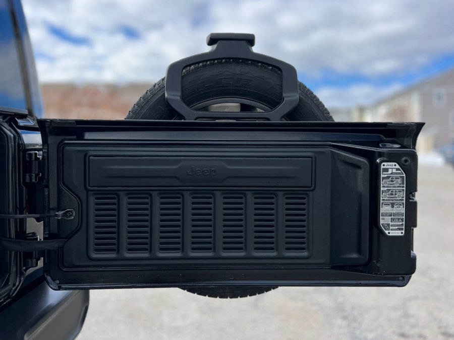 Used 2023 Jeep Wrangler Sahara w/ Cold Weather Group image 35