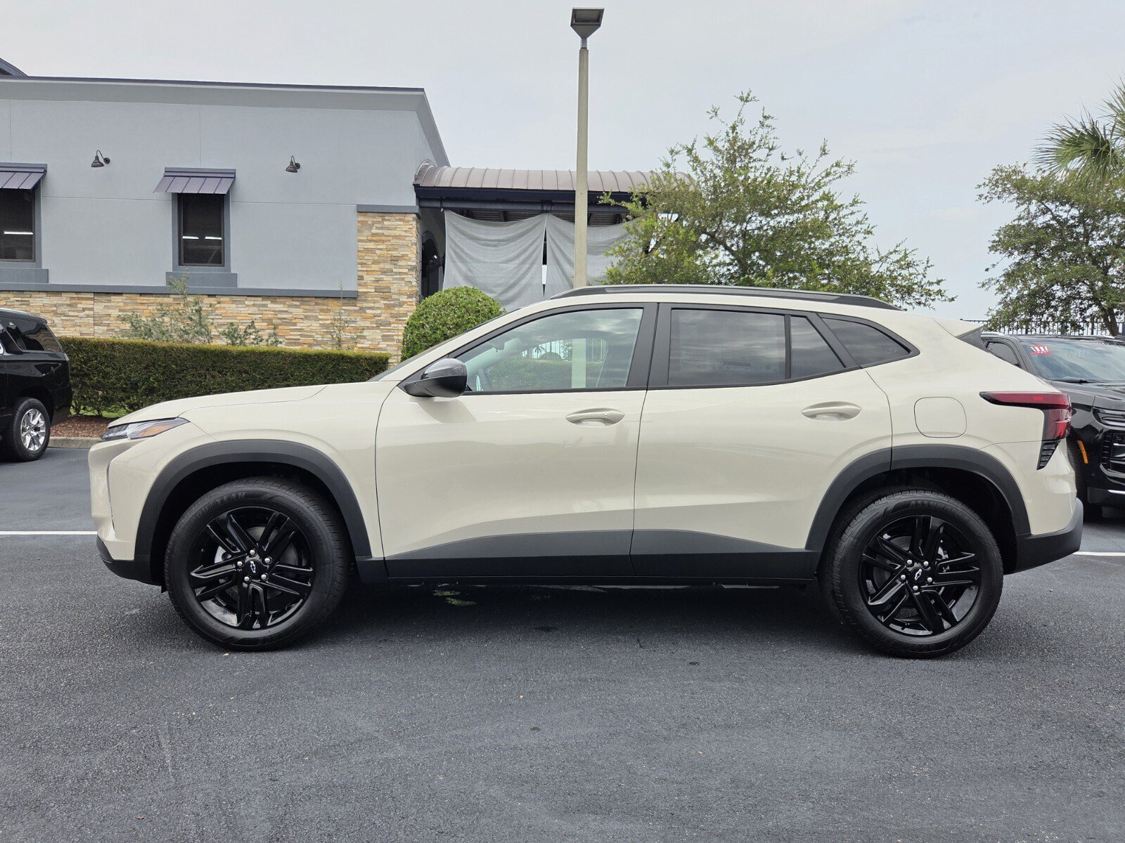 New 2026 Chevrolet Trax ACTIV w/ Sunroof Package FWD image 3