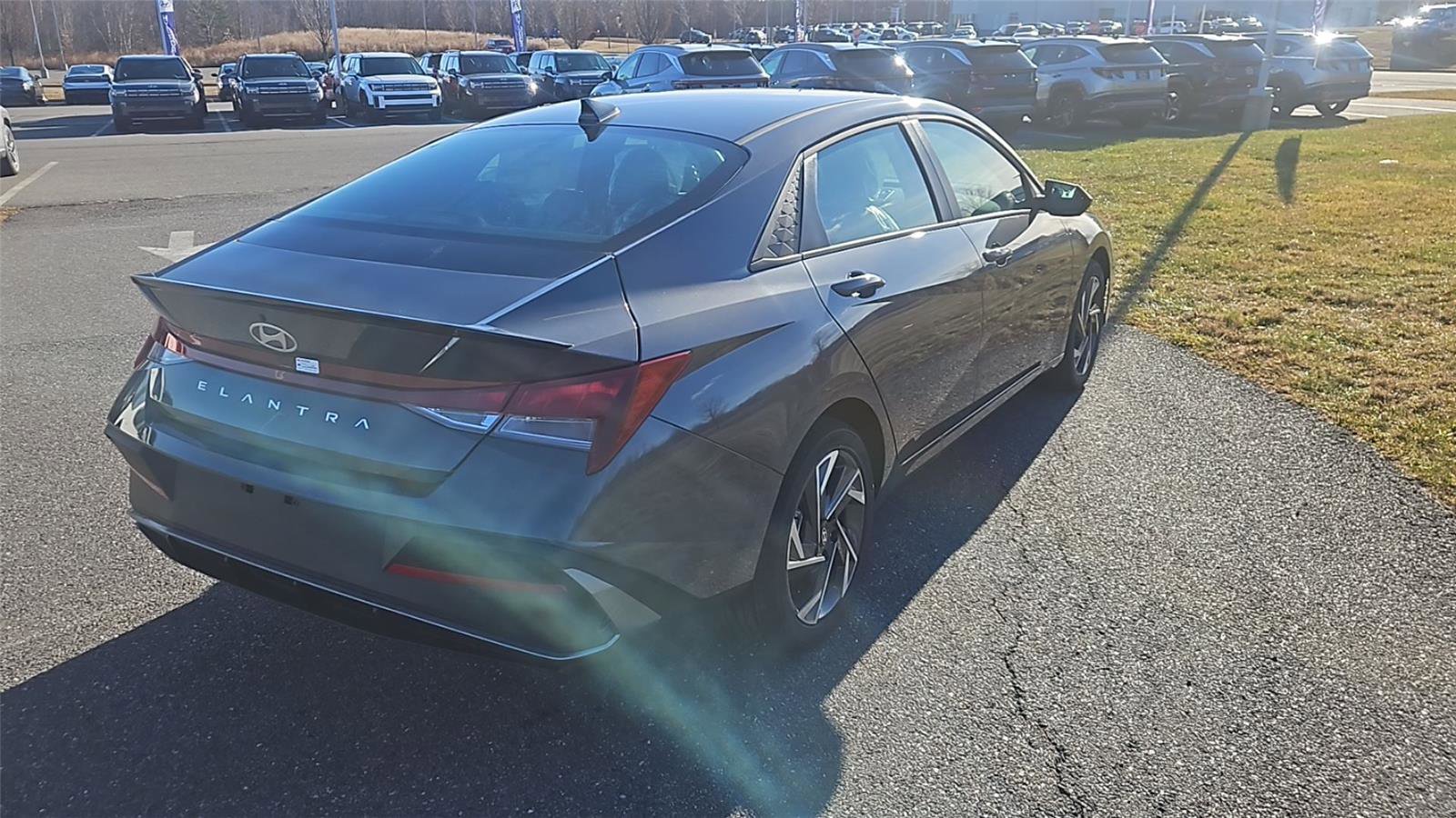 New 2025 Hyundai Elantra Sport image 7