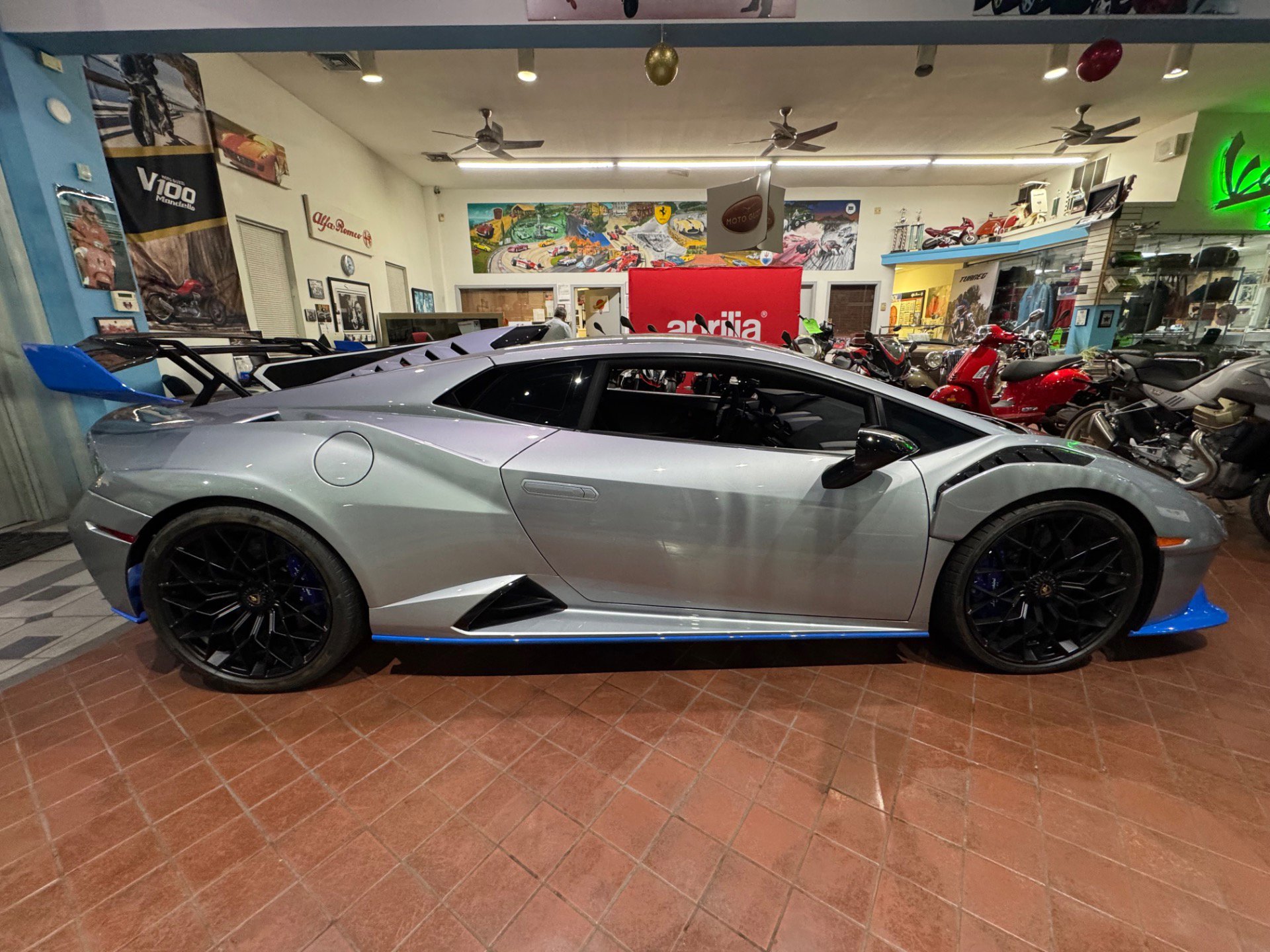 Used 2023 Lamborghini Huracan STO image 7