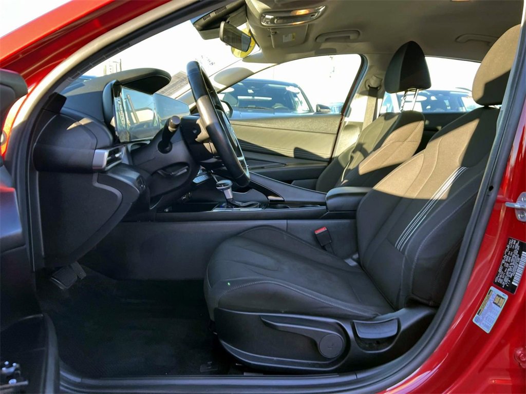 Certified 2023 Hyundai Elantra SEL w/ Convenience Package image 7