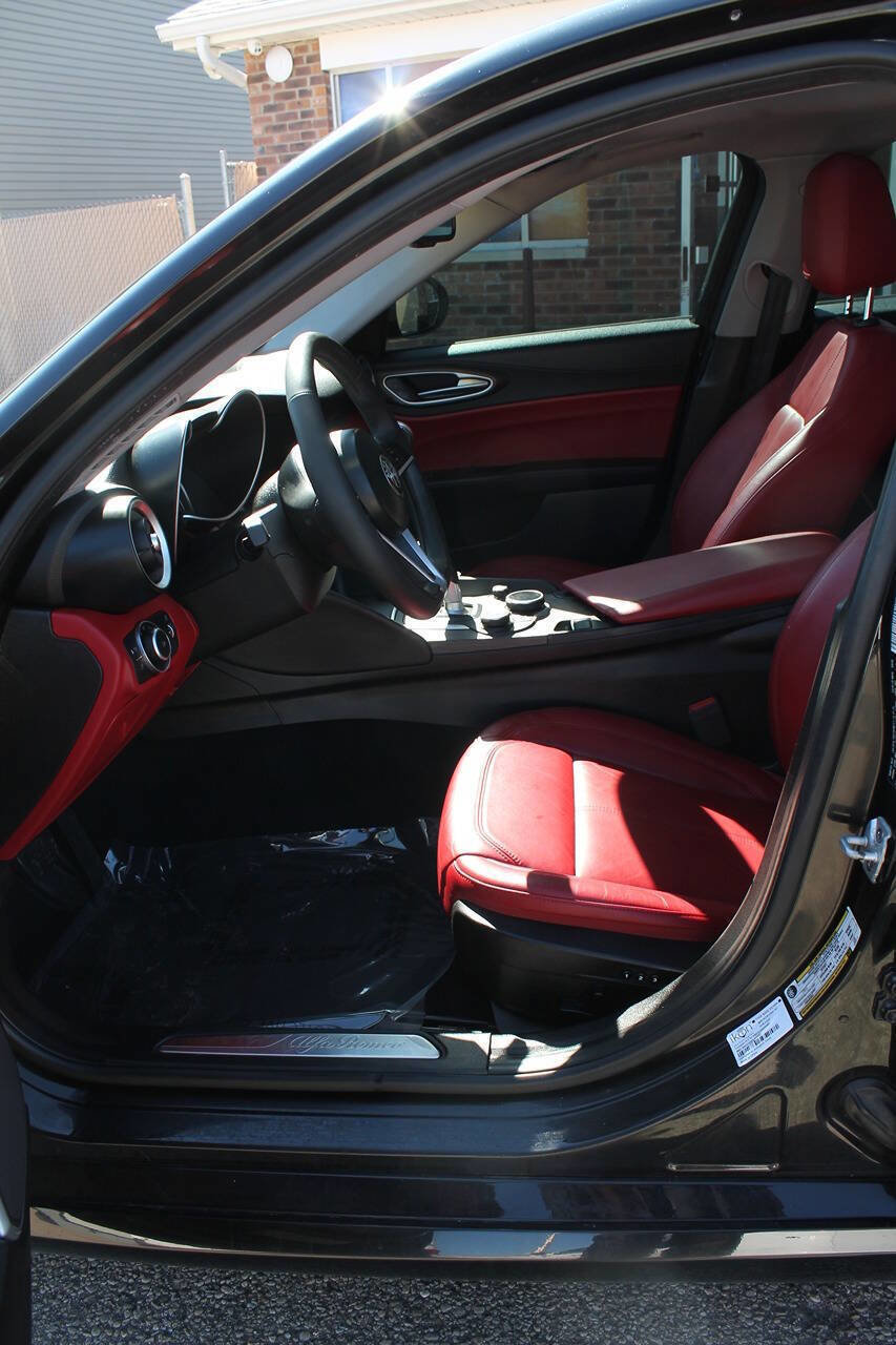 Used 2019 Alfa Romeo Giulia Ti w/ Nero Edizione image 16