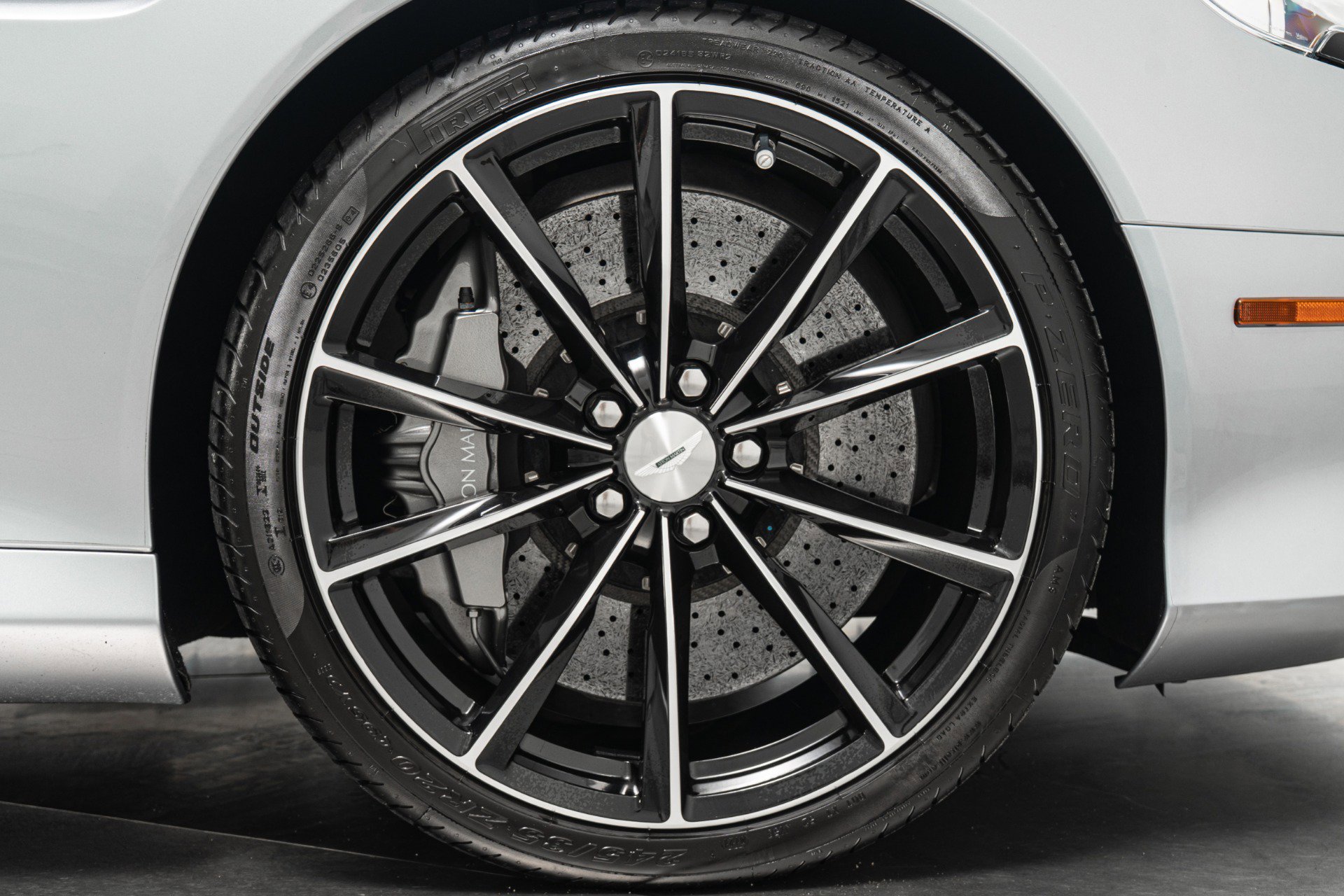 Used 2014 Aston Martin DB9 Volante image 38