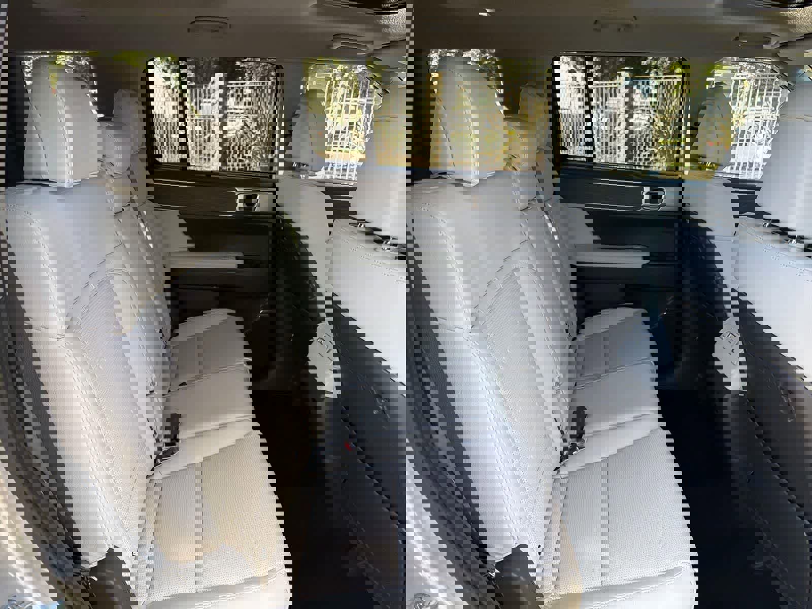 Certified 2025 Hyundai Santa Fe Limited w/ Tow & Go Package image 32