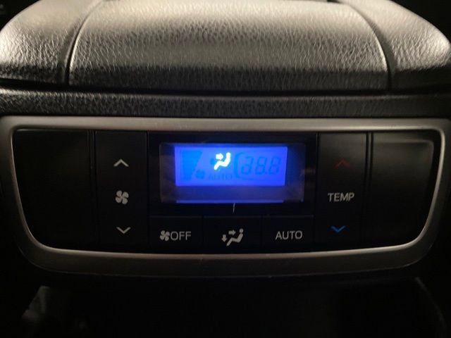 Used 2019 Toyota Highlander SE image 32