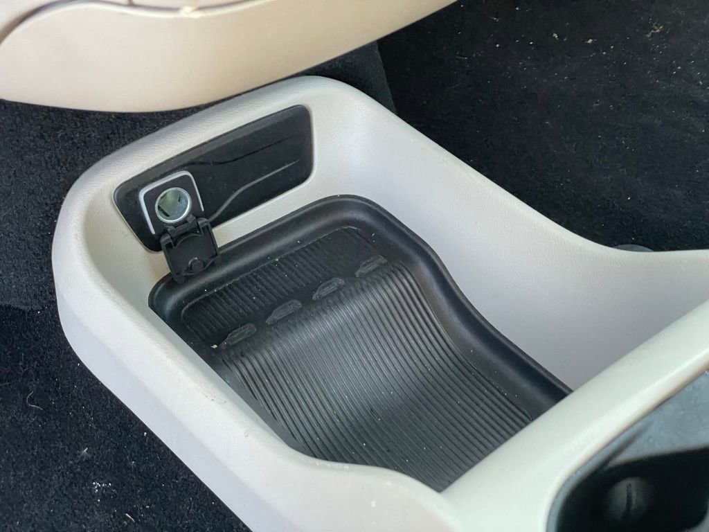 Used 2023 Chrysler Voyager LX FWD image 24