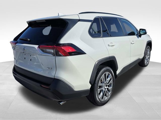 Used 2022 Toyota RAV4 XLE Premium image 3