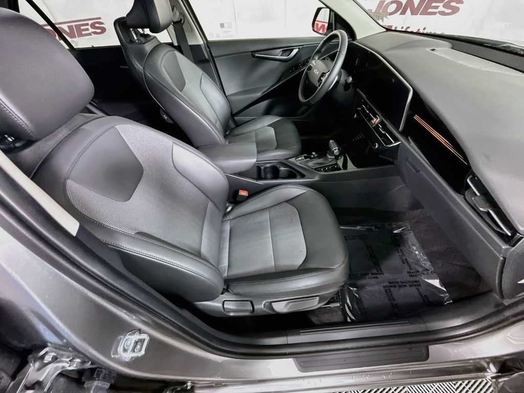 Used 2025 Kia Niro EX Touring FWD image 30
