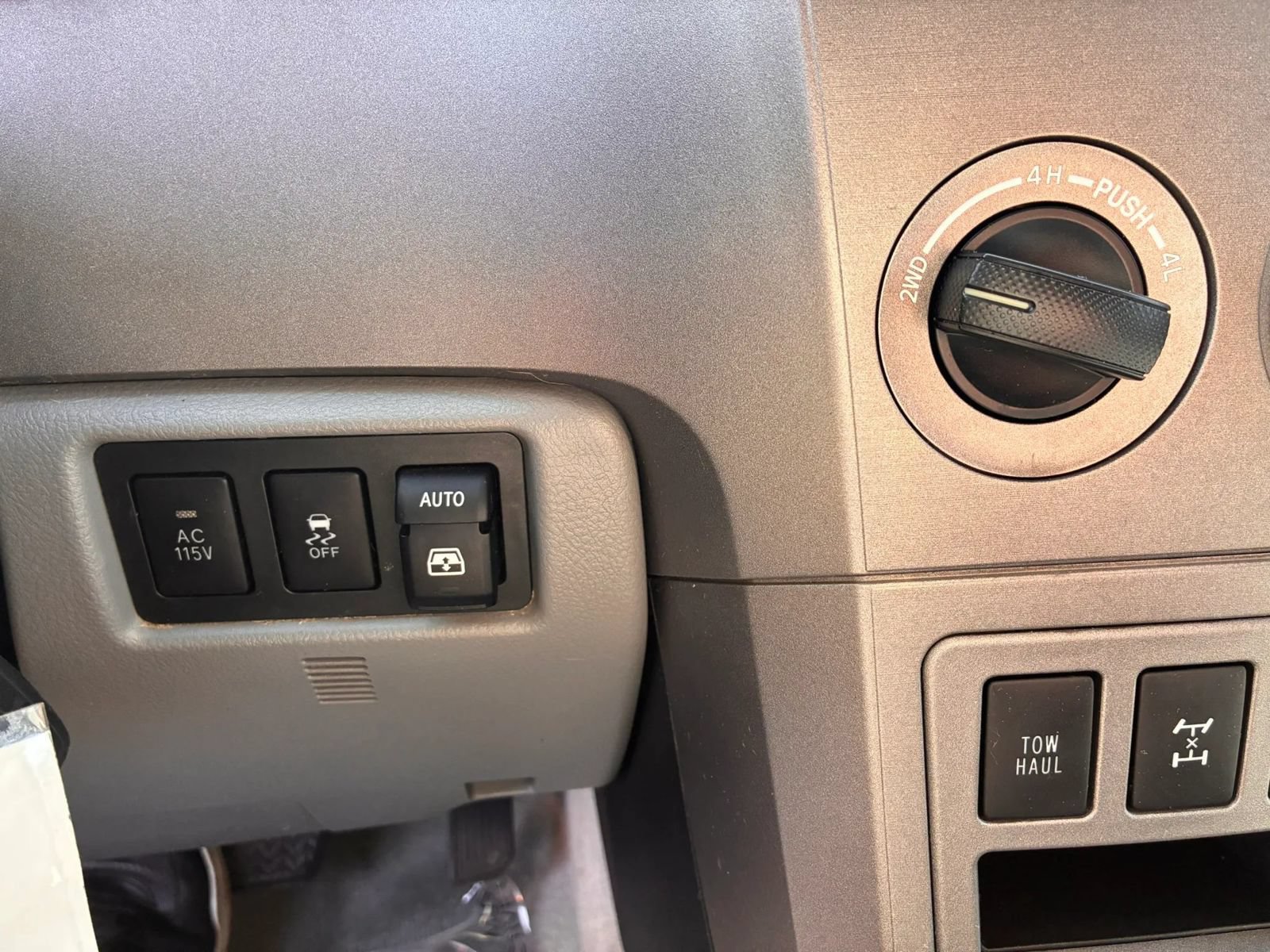 Used 2010 Toyota Sequoia Limited AWD/4WD image 23