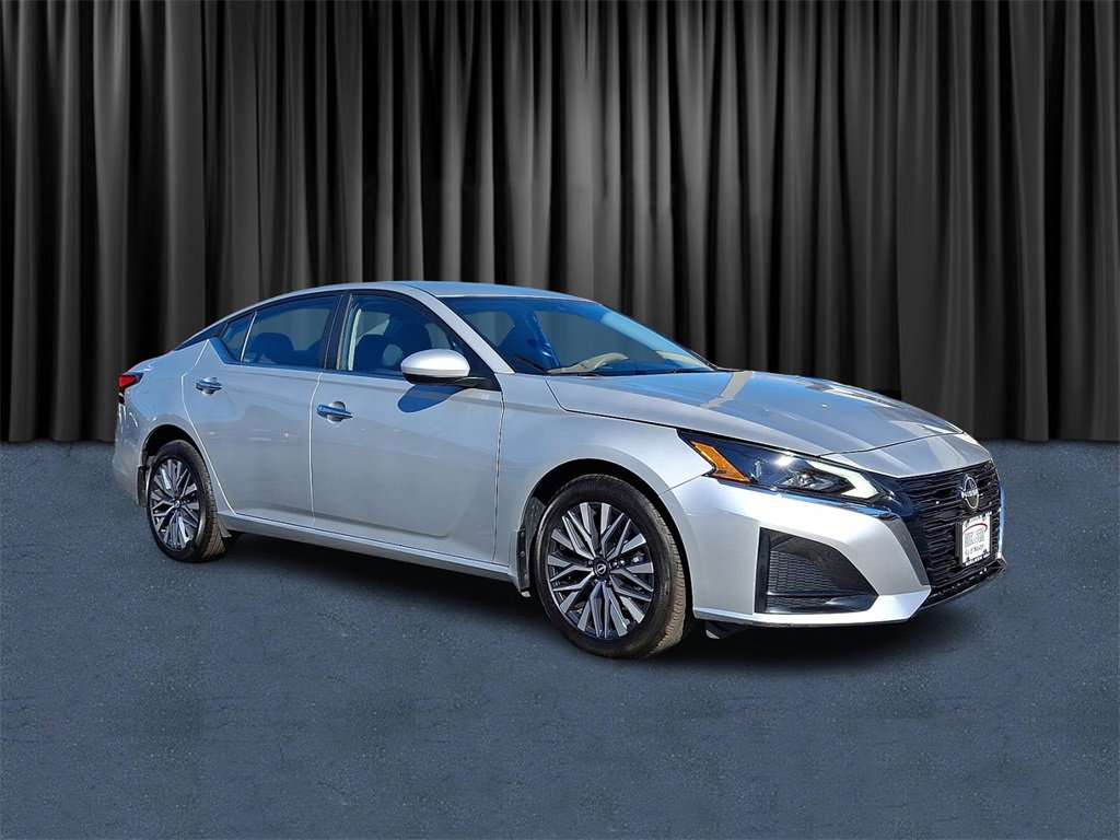 Used 2023 Nissan Altima 2.5 SV