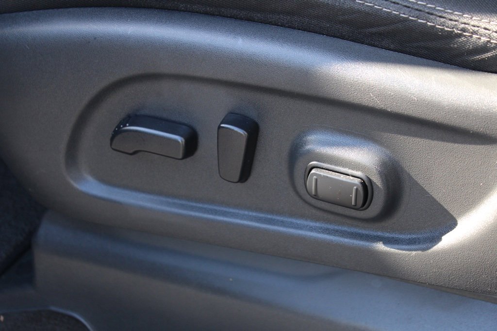 Used 2019 Nissan Titan SV w/ SV Convenience Package image 12