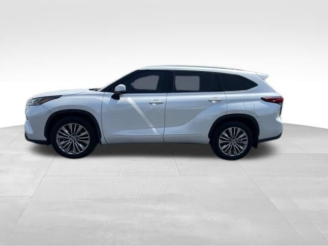 Used 2022 Toyota Highlander Platinum AWD/4WD image 4