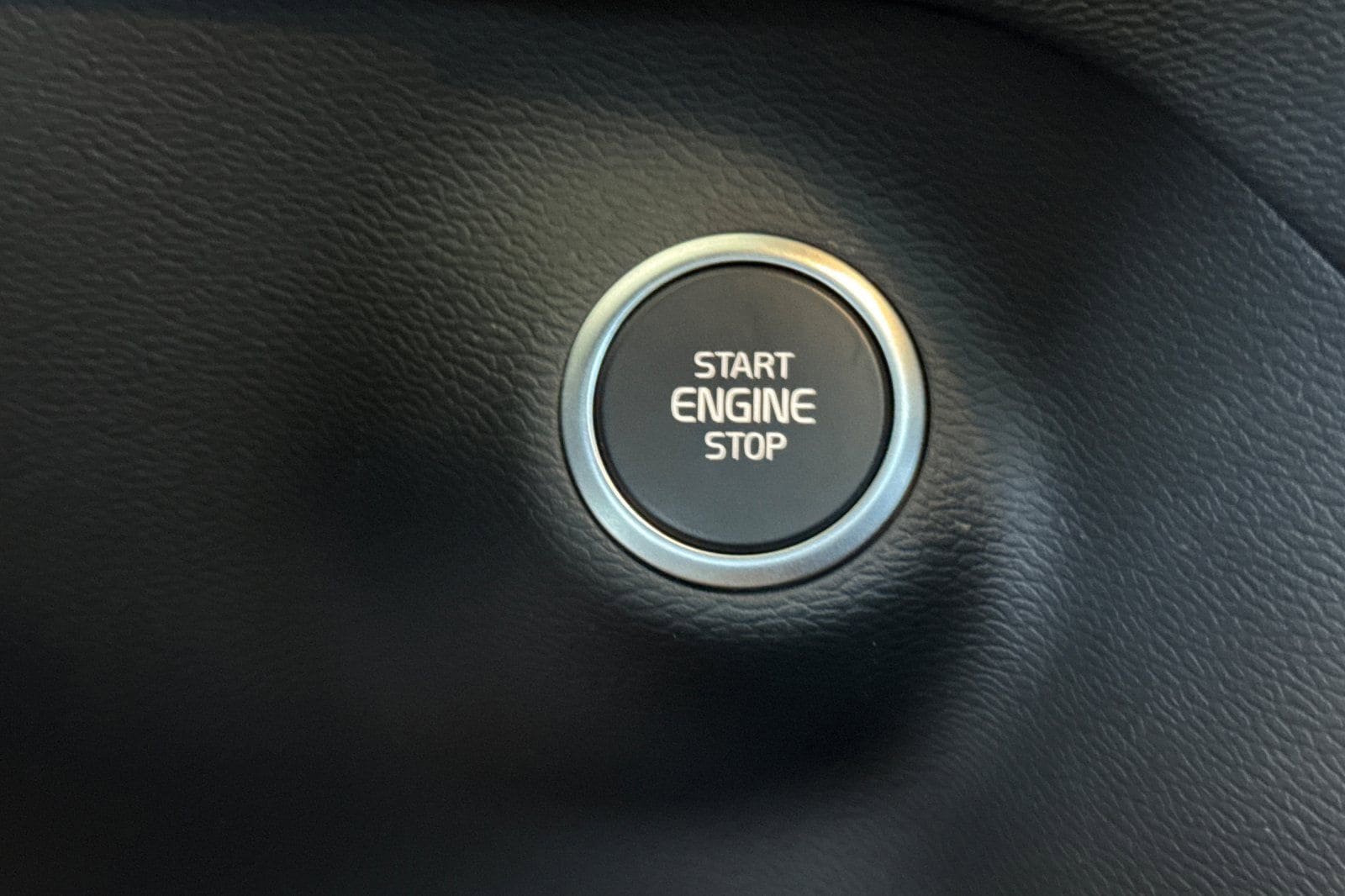 Certified 2025 Volvo XC40 B5 Ultra w/ Climate Package AWD/4WD image 26