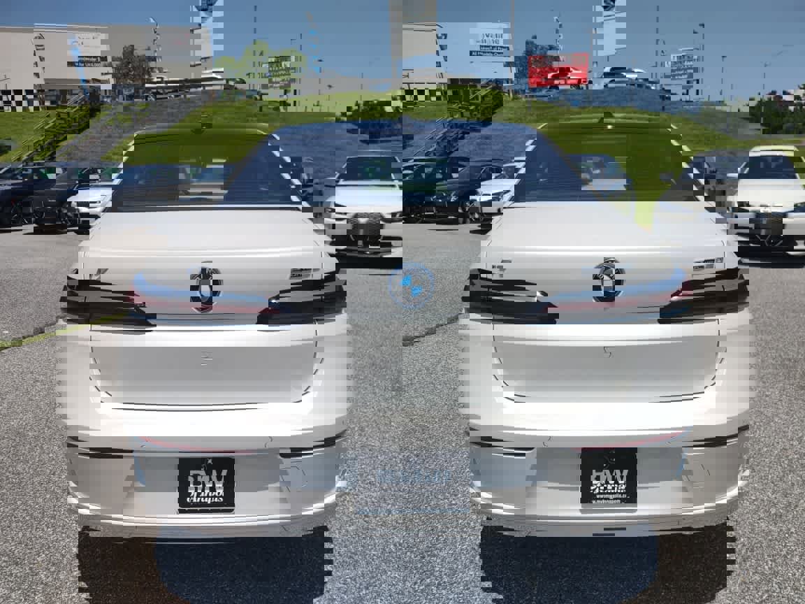 Used 2024 BMW i7 eDrive50 image 24