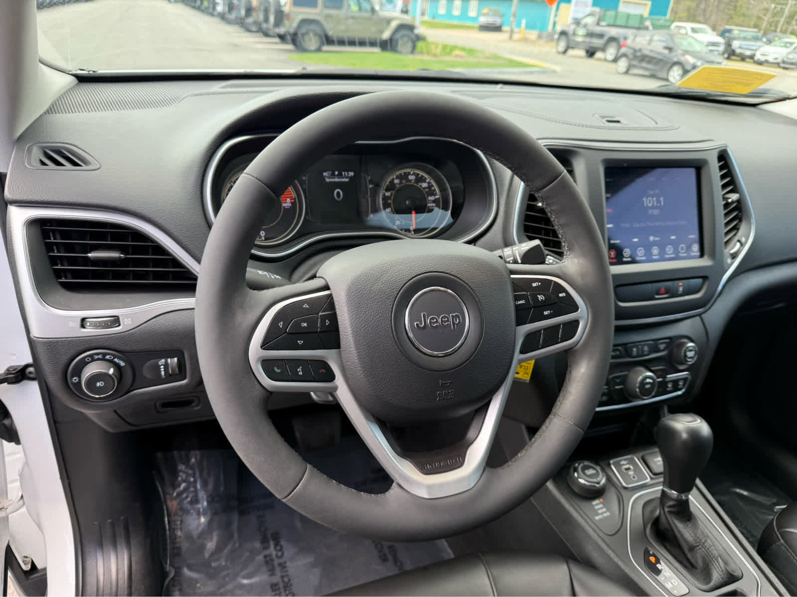 Used 2022 Jeep Cherokee Latitude AWD/4WD image 13