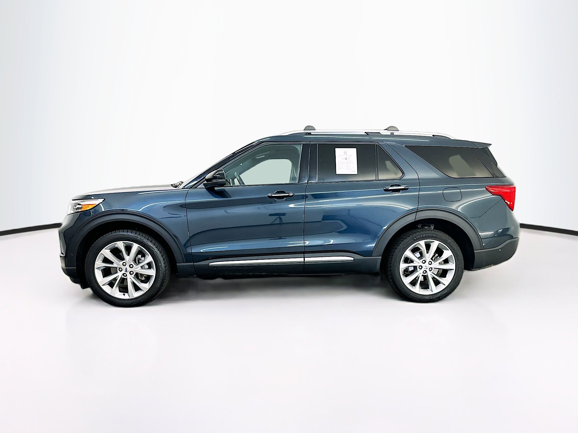Used 2023 Ford Explorer Platinum w/ Technology Package AWD/4WD image 4