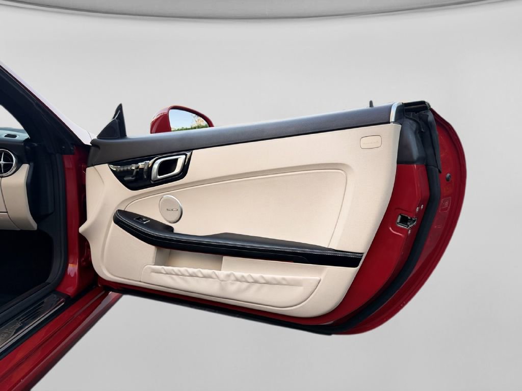 Used 2015 Mercedes-Benz SLK 350 image 5