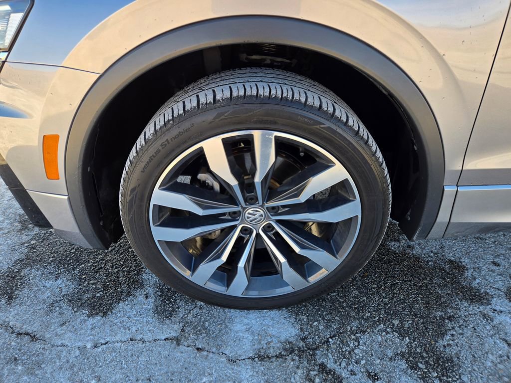 Used 2021 Volkswagen Tiguan SEL Premium R-Line image 30