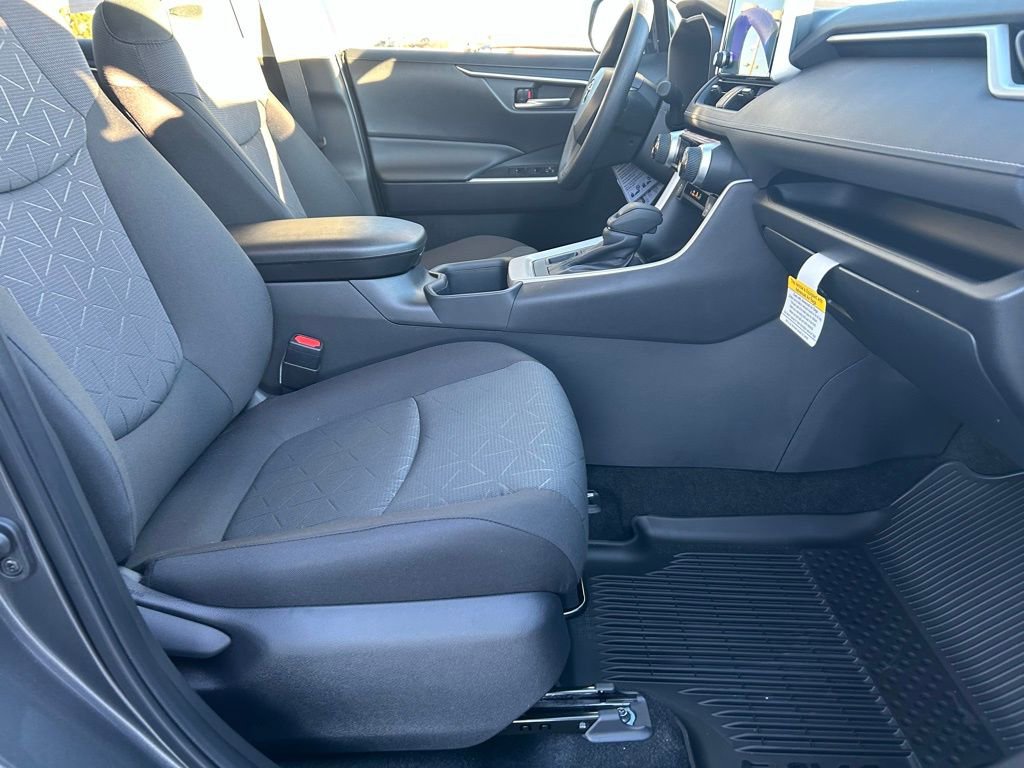 Used 2025 Toyota RAV4 XLE image 27