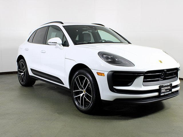 Used 2025 Porsche Macan image 9