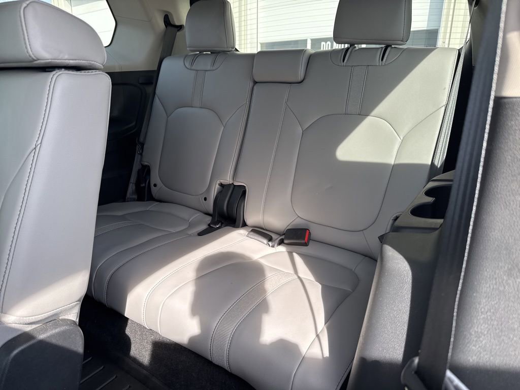 Used 2025 Honda Pilot EX-L image 33