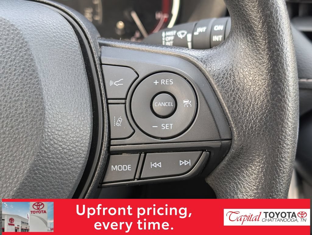 Used 2025 Toyota RAV4 XLE AWD/4WD image 16