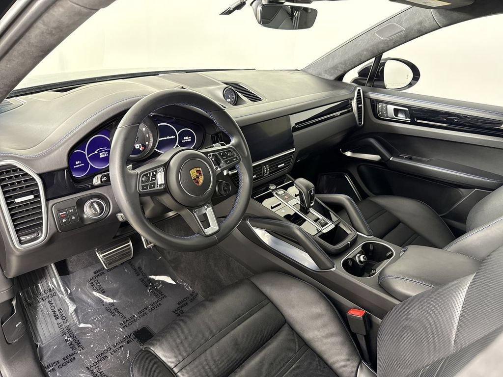Certified 2023 Porsche Cayenne Turbo AWD/4WD image 4