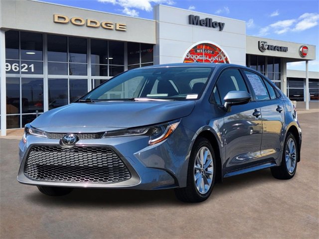 Used 2022 Toyota Corolla LE image 2
