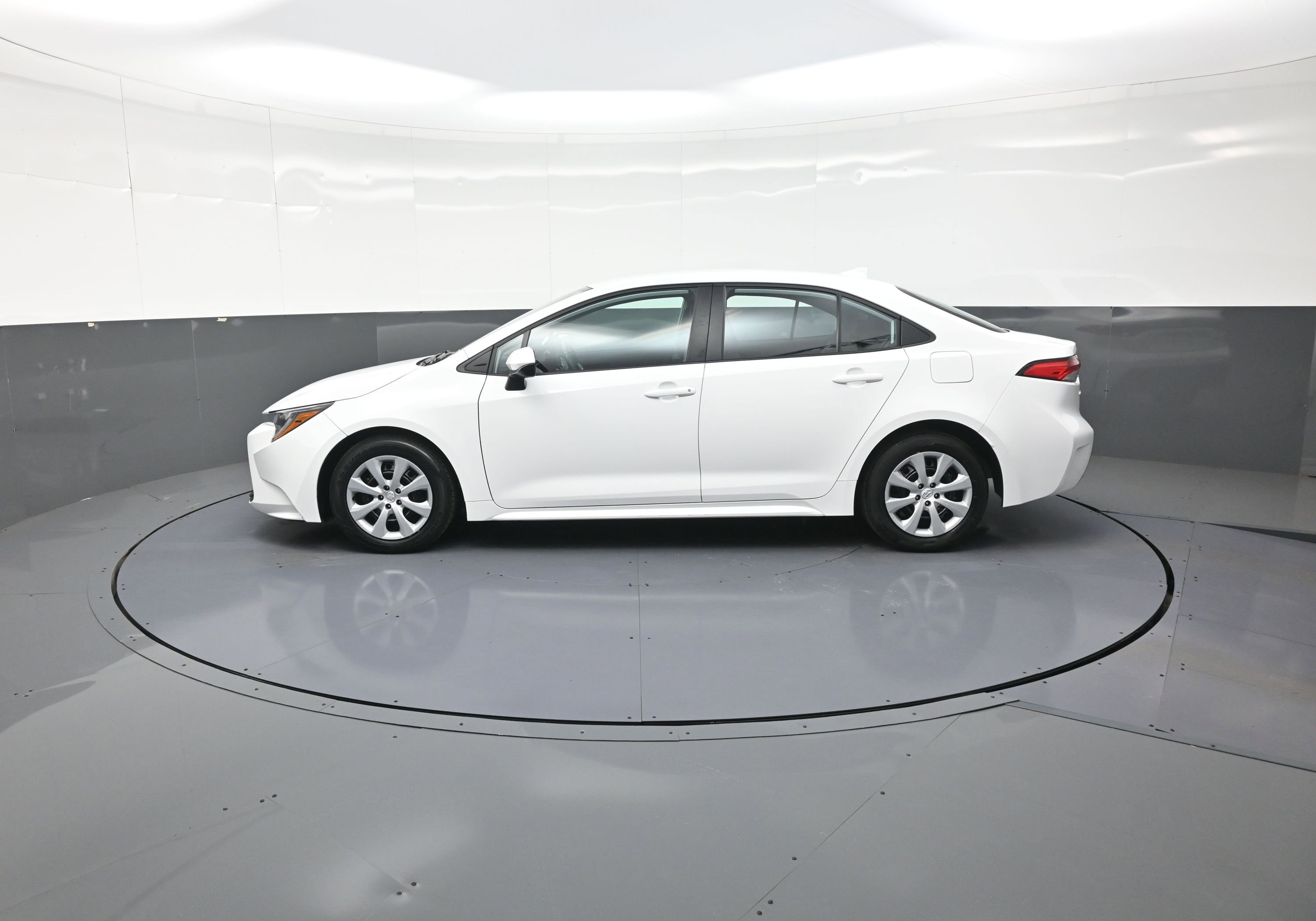 Used 2023 Toyota Corolla LE image 6