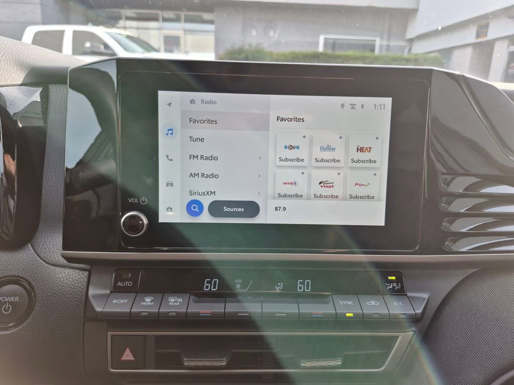 Used 2025 Toyota Camry Hybrid image 16