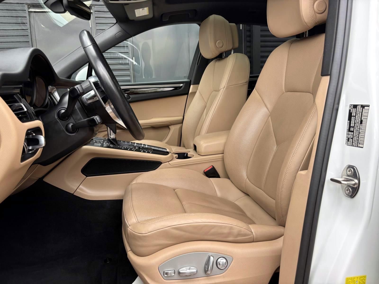 Used 2020 Porsche Macan AWD/4WD image 16