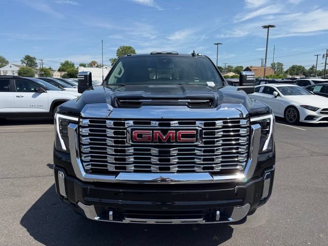 Used 2024 GMC Sierra 2500 Denali AWD/4WD image 2