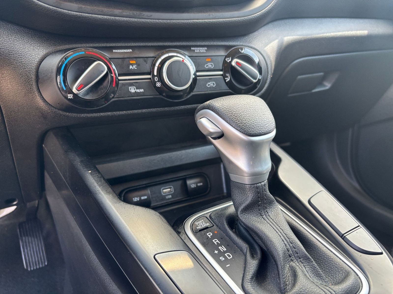 Used 2025 Kia Soul LX w/ LX Technology Package FWD image 39