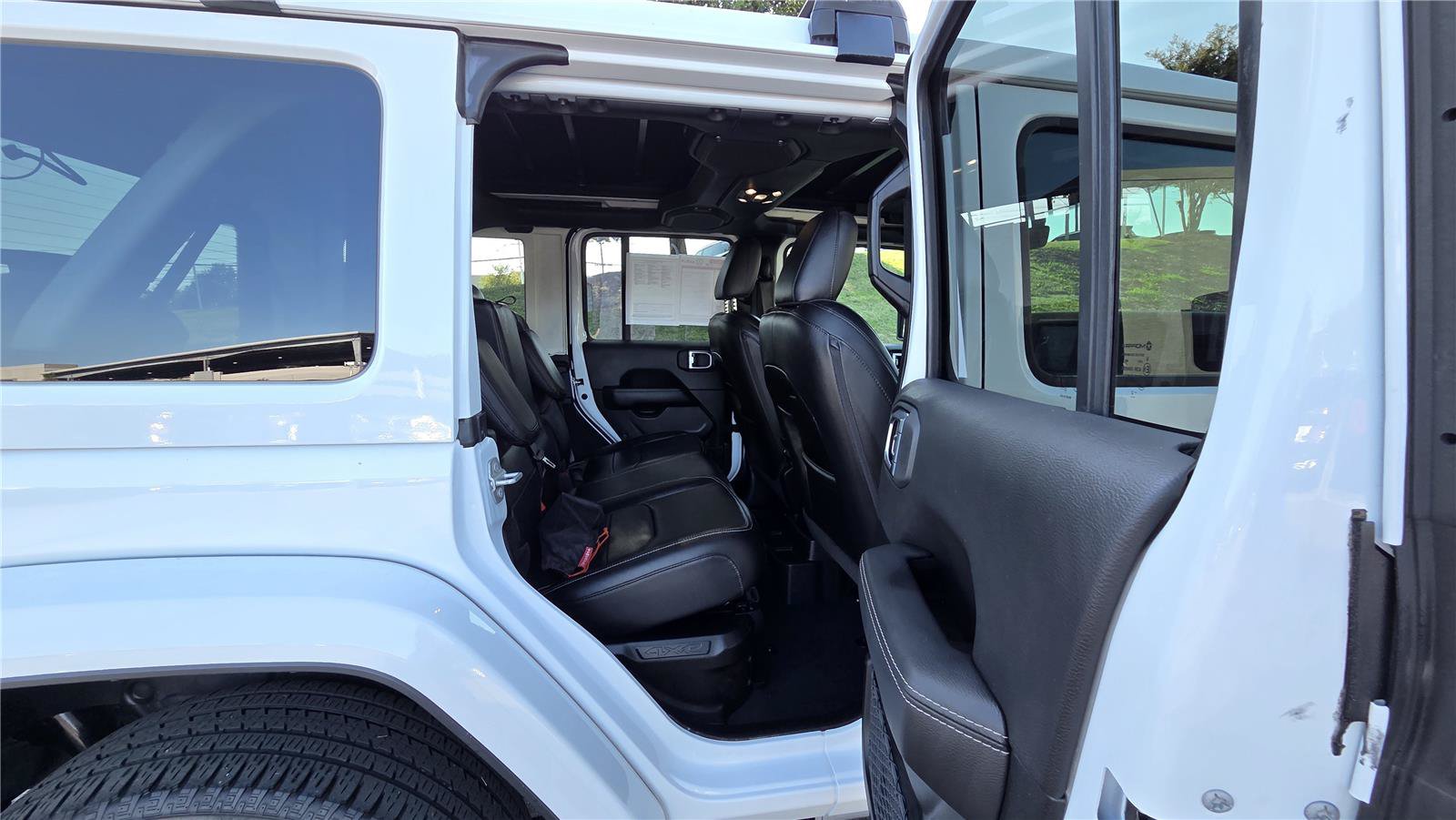 Used 2022 Jeep Wrangler Unlimited Sahara w/ Cold Weather Group AWD/4WD image 32