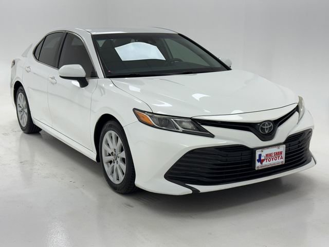 Used 2020 Toyota Camry LE image 2