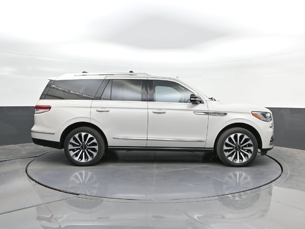 Used 2023 Lincoln Navigator Reserve RWD image 25