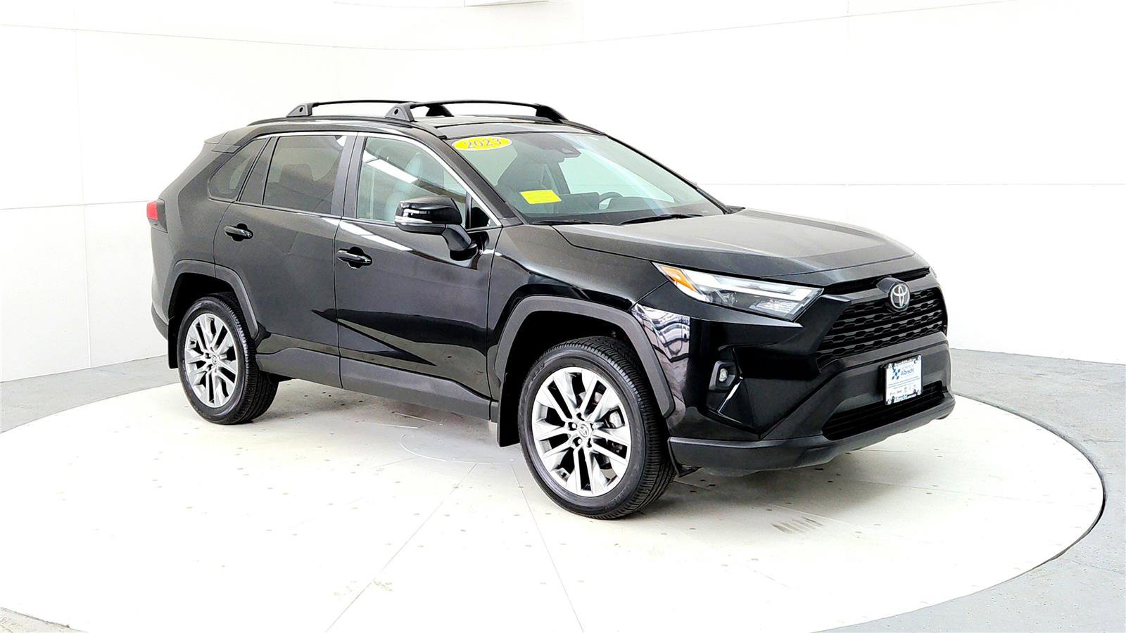 Used 2023 Toyota RAV4 XLE Premium image 7